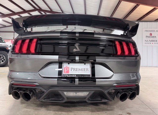 Used 2020 Ford Mustang Shelby GT500 w/ Carbon Fiber Track Pack RWD image 4