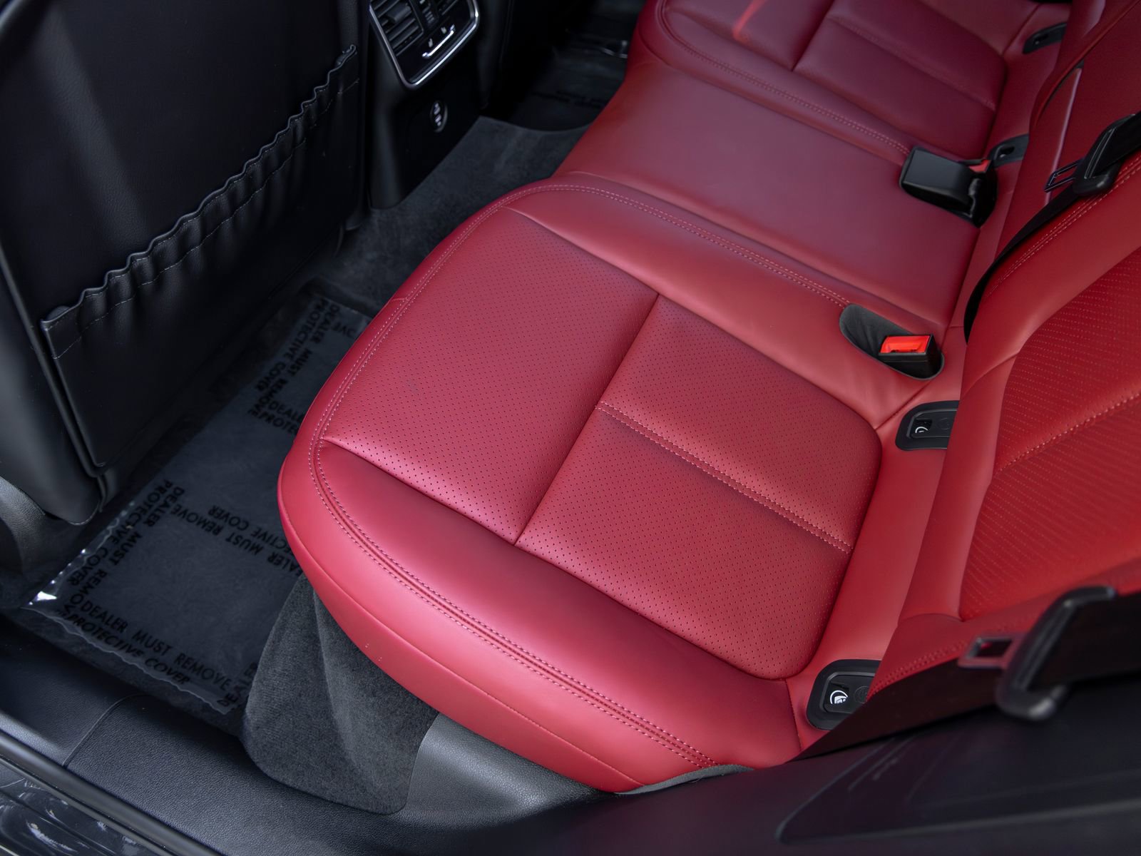 Certified 2023 Porsche Macan AWD/4WD image 42