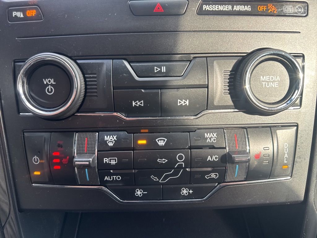 Used 2018 Ford Explorer XLT w/ Equipment Group 202A image 22