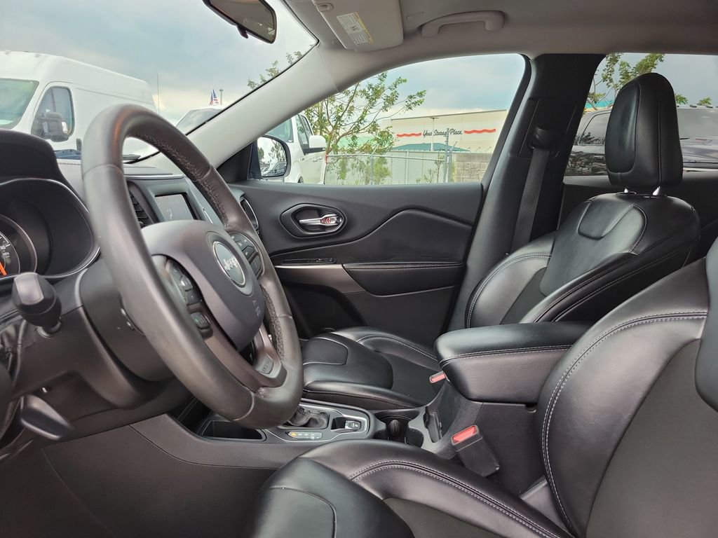 Used 2020 Jeep Cherokee Latitude Plus FWD image 20