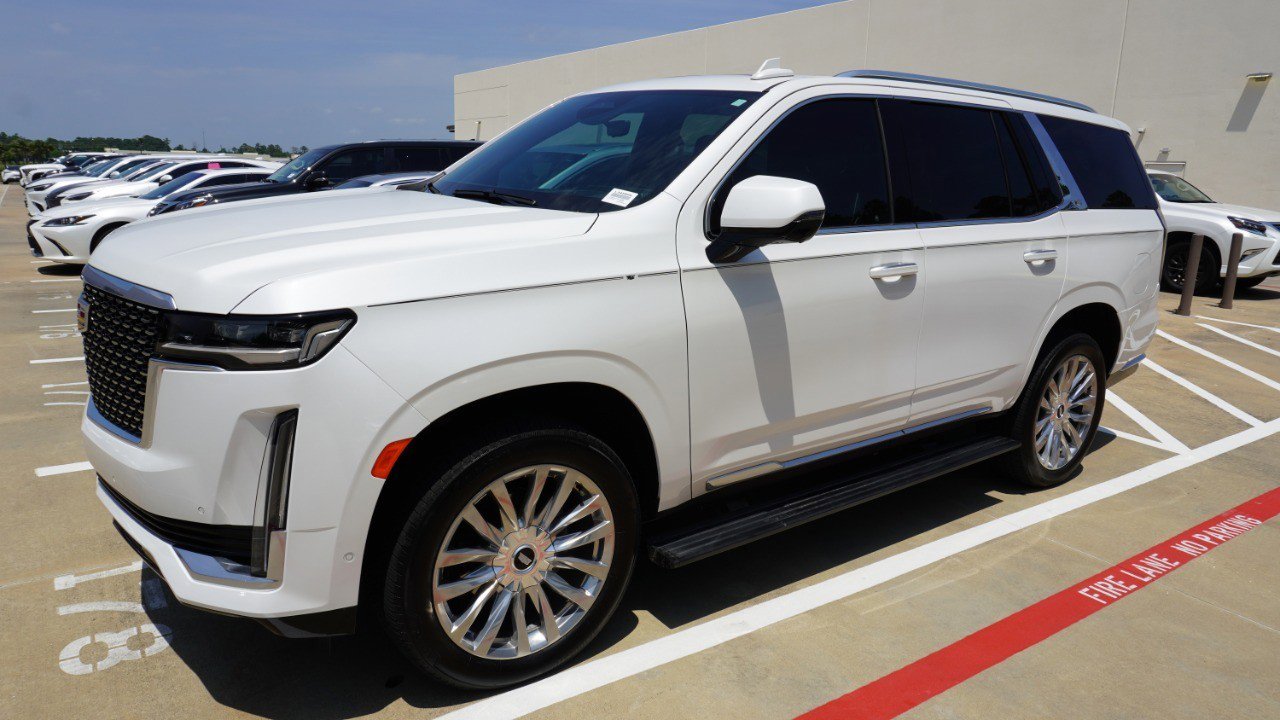 Used 2024 Cadillac Escalade Premium Luxury w/ Performance Package RWD image 4