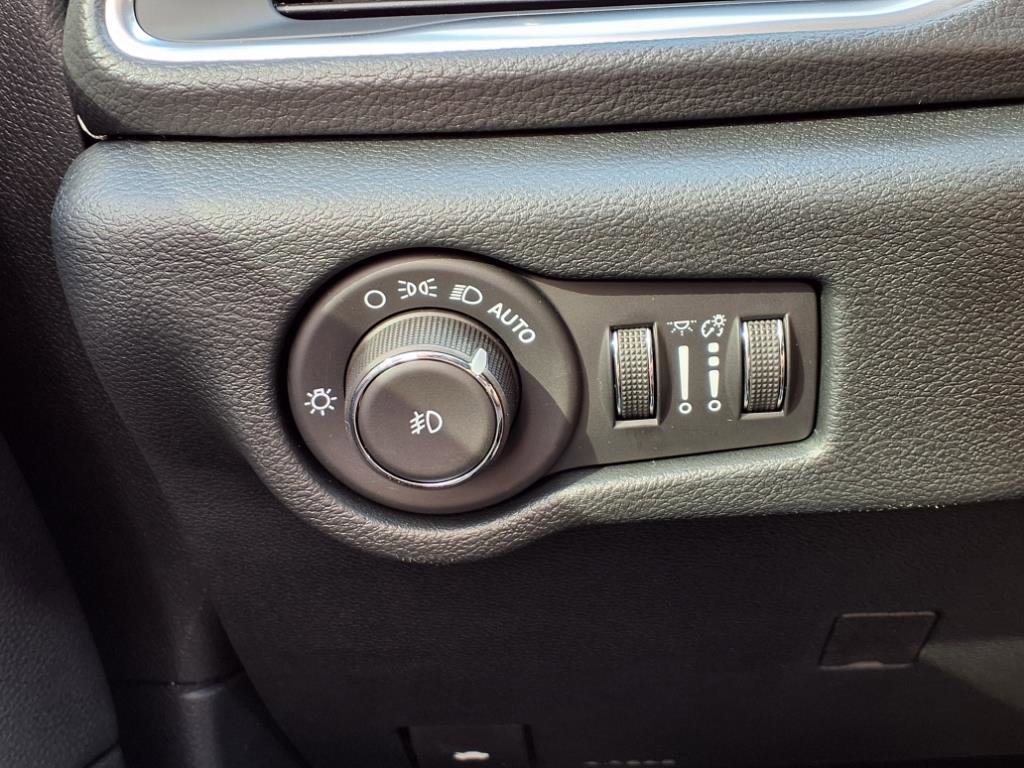 New 2025 Chrysler Pacifica Limited w/ Trailer Tow Group image 22