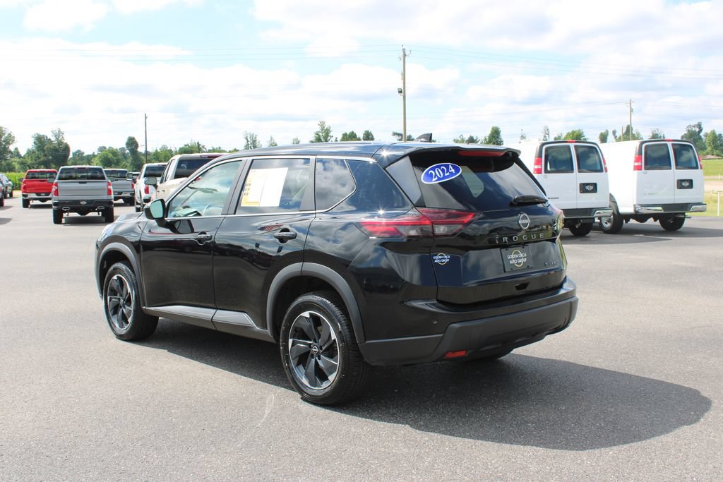 Used 2024 Nissan Rogue SV AWD/4WD image 7