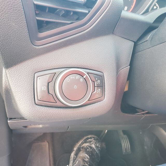 Used 2015 Ford Escape SE image 21