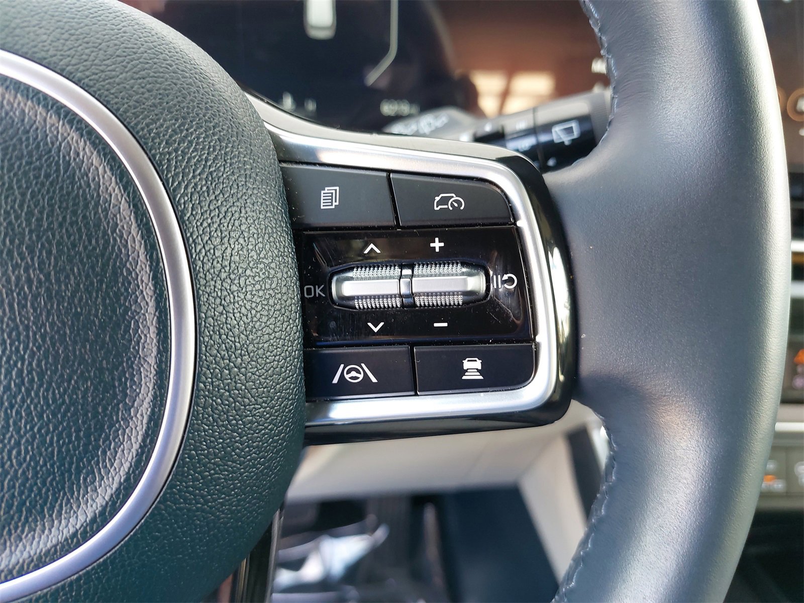 Certified 2025 Kia Carnival SX Prestige image 22