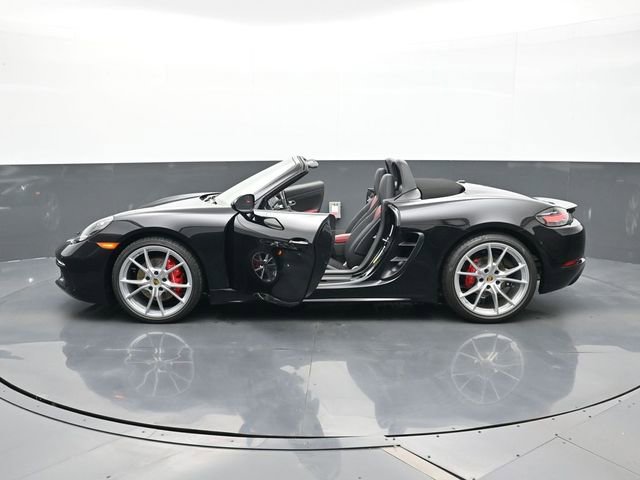 Certified 2025 Porsche 718 Boxster S RWD image 29