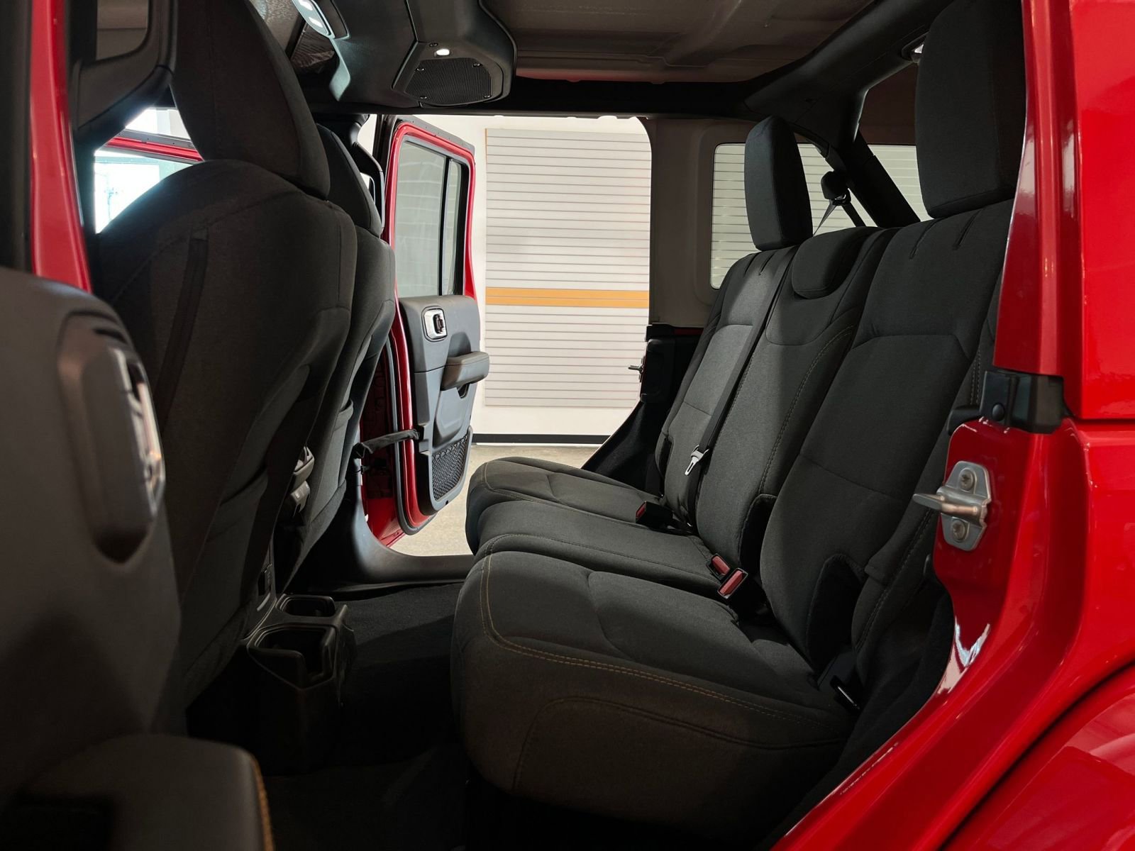 Used 2025 Jeep Wrangler Sahara image 25