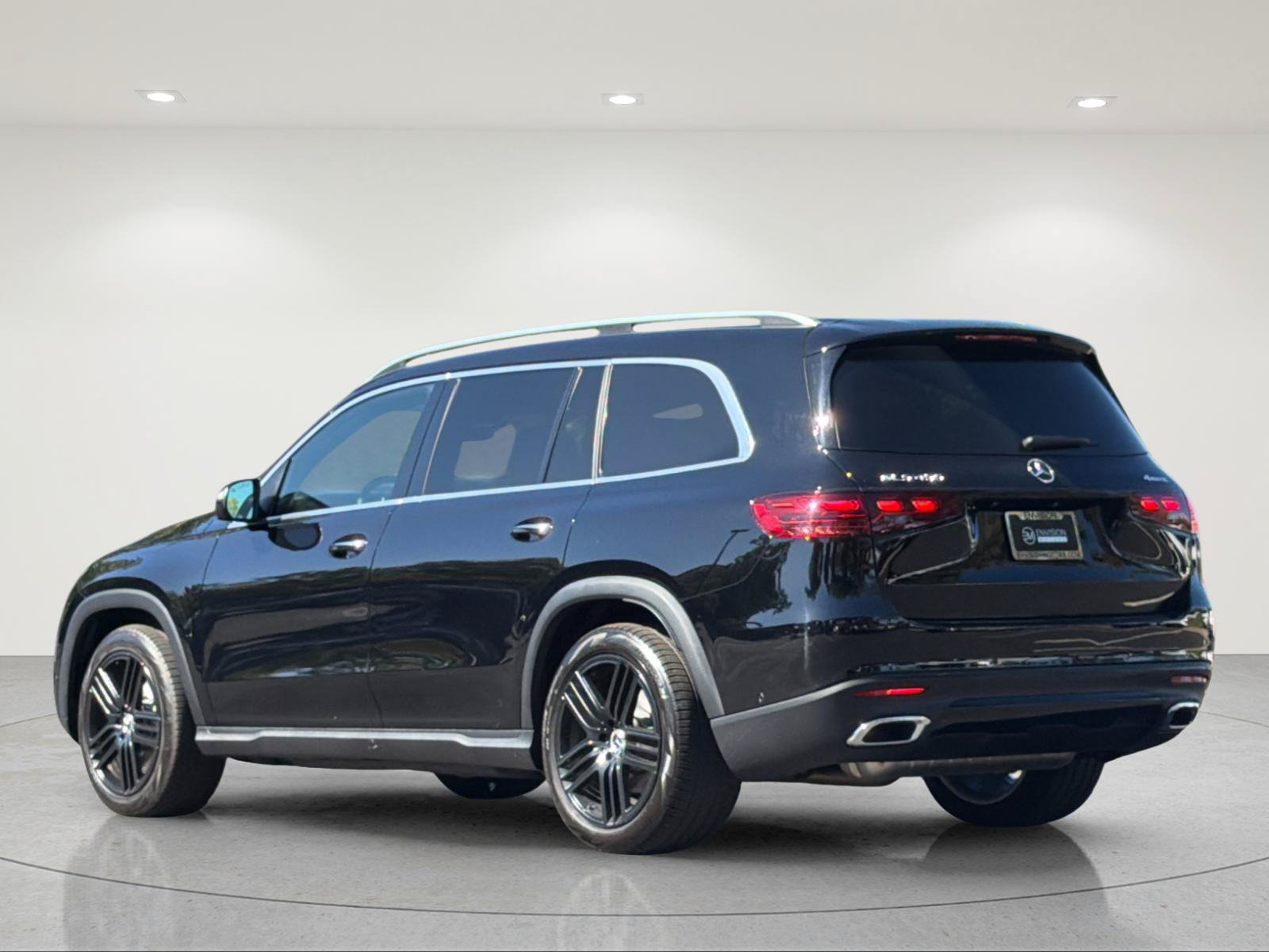 Used 2024 Mercedes-Benz GLS 450 4MATIC image 3