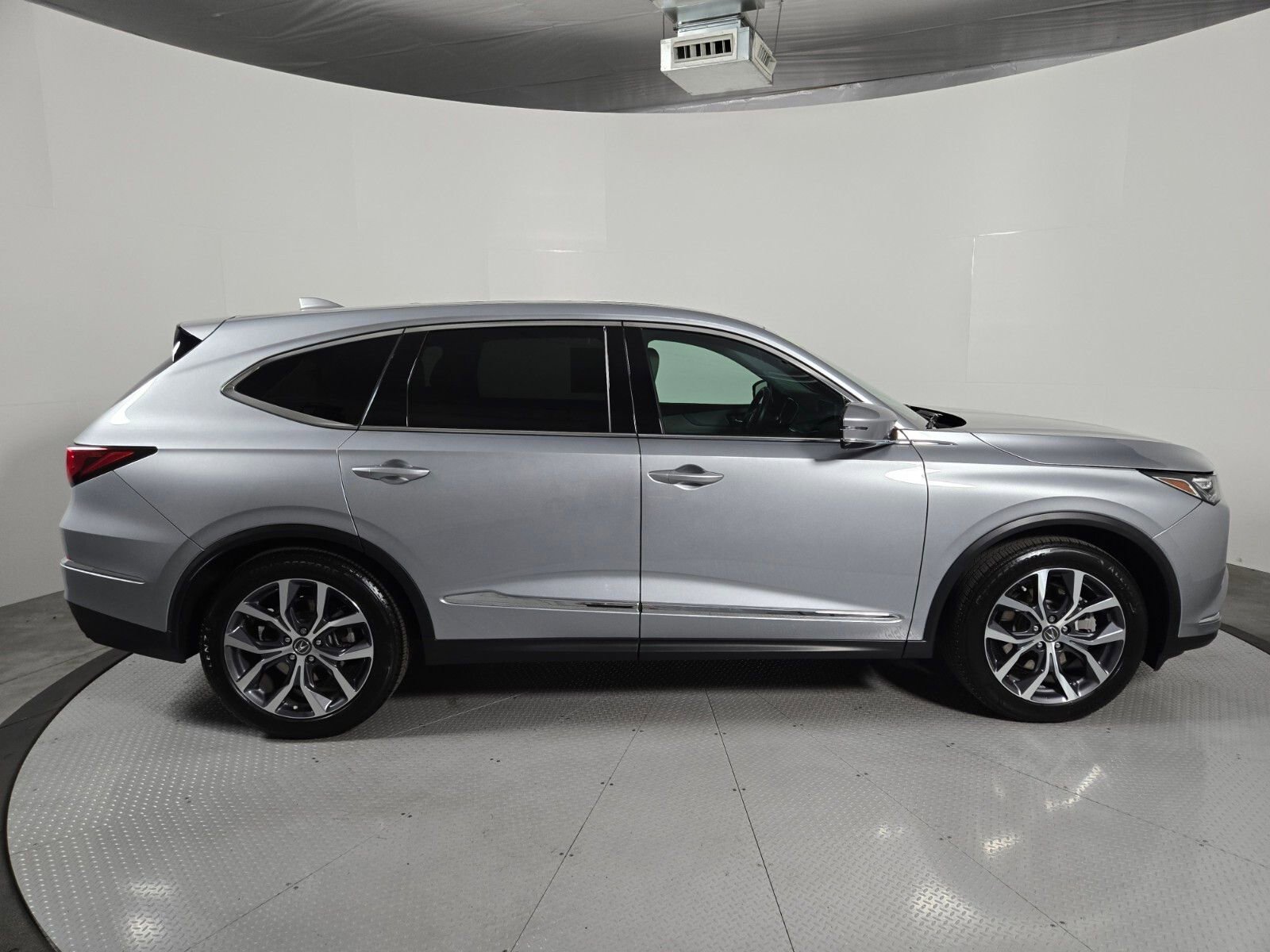 Used 2023 Acura MDX FWD w/ Technology Package image 3