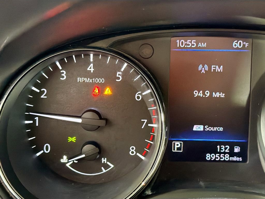 Used 2018 Nissan Rogue SV AWD/4WD image 13