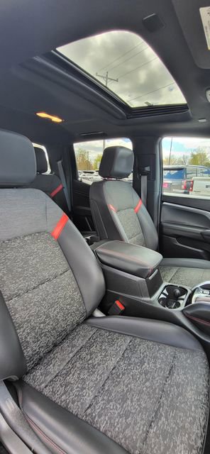 Used 2023 Chevrolet Colorado Z71 w/ Z71 Convenience Package 2 AWD/4WD image 17