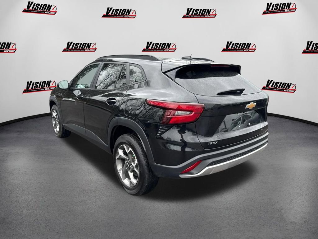 Used 2024 Chevrolet Trax LT image 7