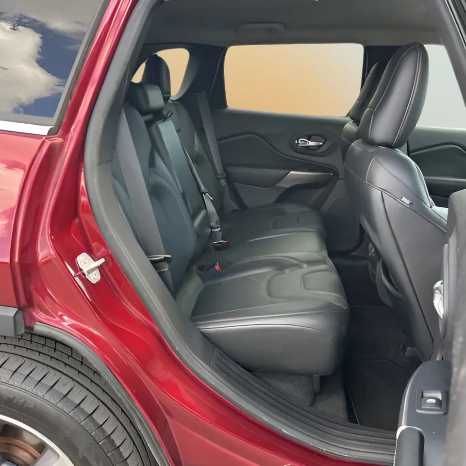 Used 2019 Jeep Cherokee Limited AWD/4WD image 29