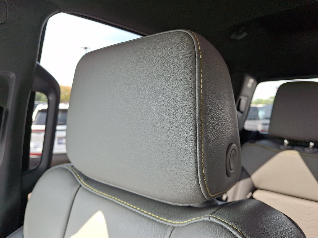 Used 2025 Chevrolet Silverado 2500 ZR2 w/ Technology Package AWD/4WD image 18