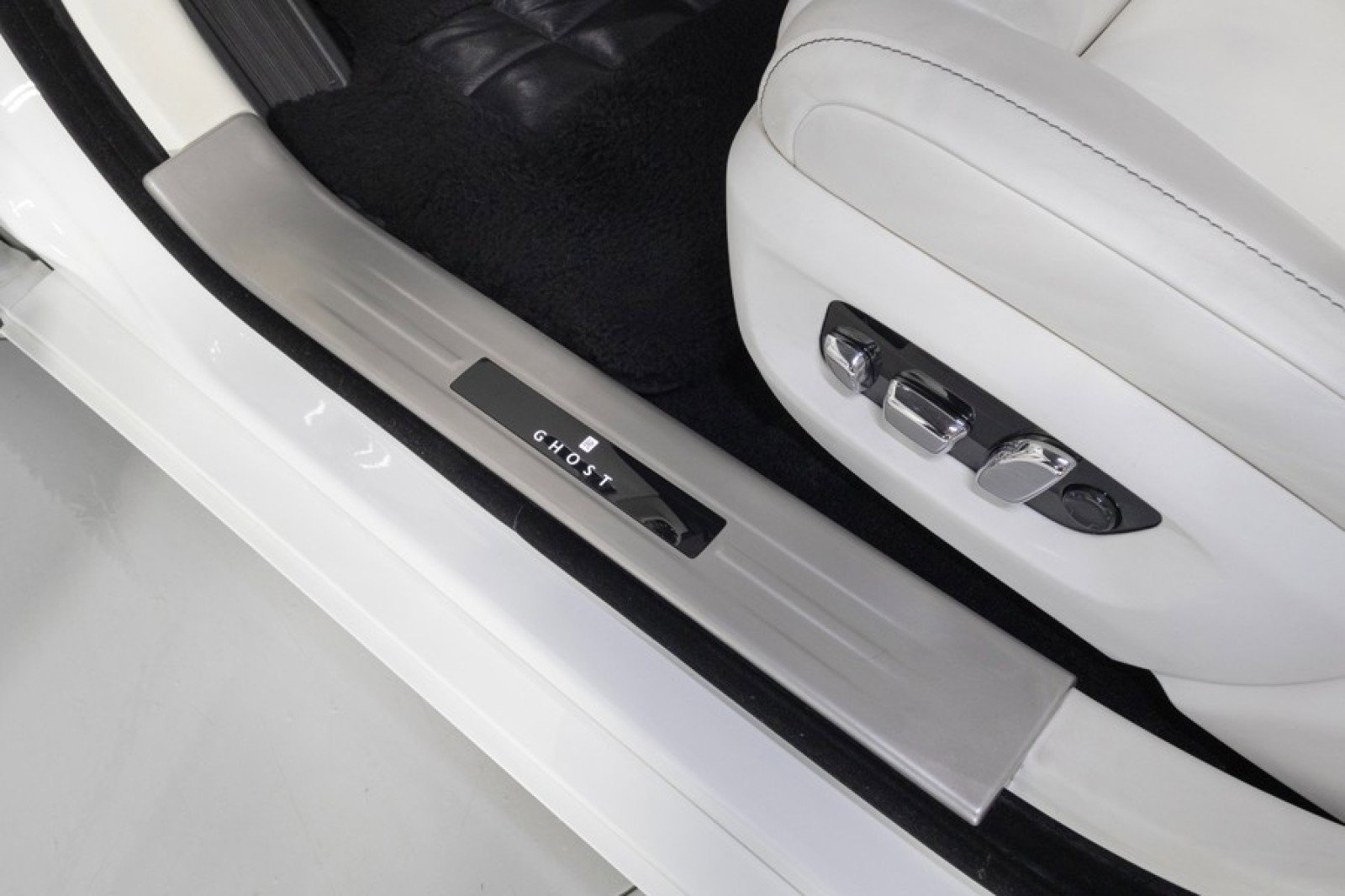 Used 2022 Rolls-Royce Ghost w/ Ghost Package AWD/4WD image 39