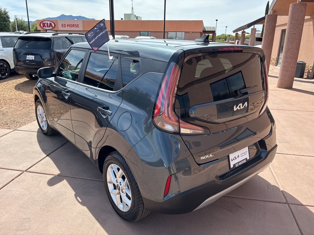 Certified 2025 Kia Soul LX w/ LX Technology Package FWD image 6