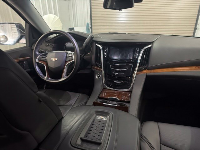 Used 2017 Cadillac Escalade Premium Luxury RWD image 21