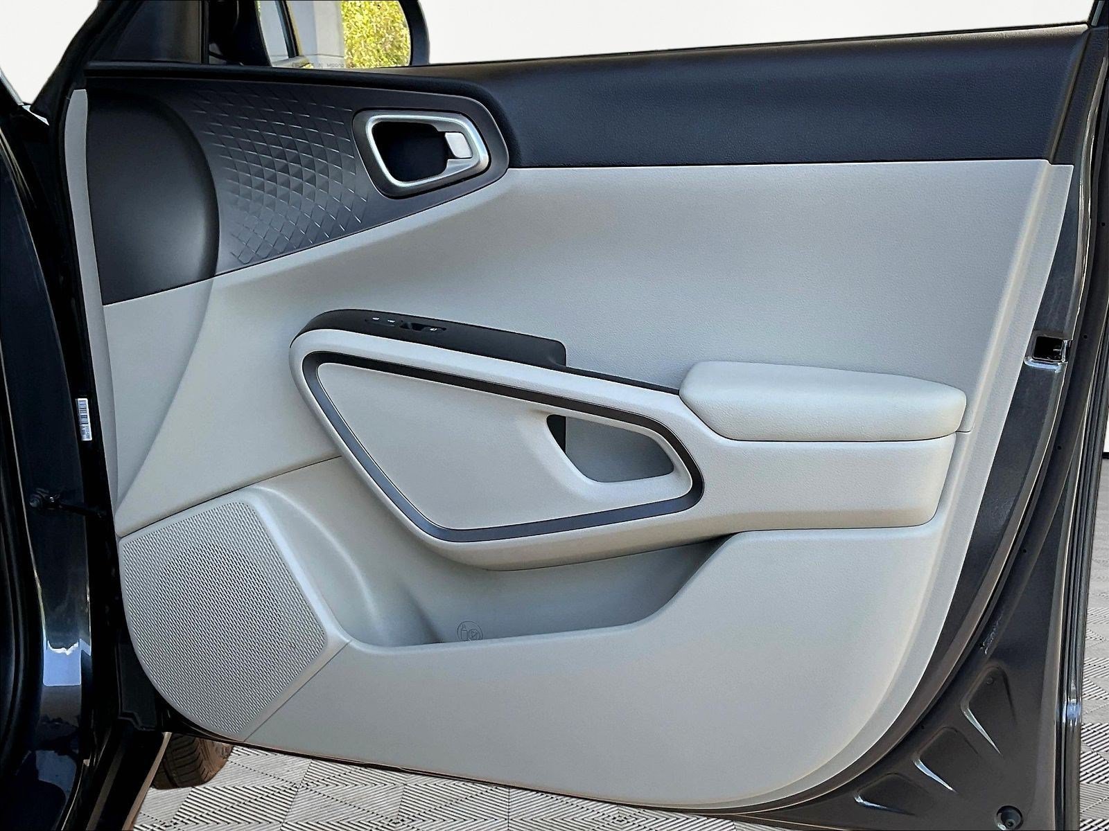 Used 2020 Kia Soul S FWD image 26
