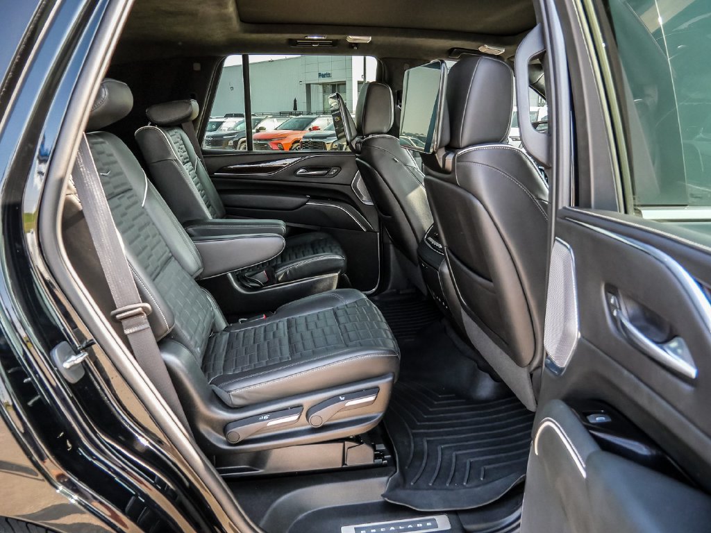 Used 2023 Cadillac Escalade Premium Luxury Platinum w/ LPO, Radiant Package AWD/4WD image 24