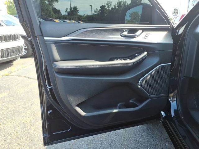 Certified 2023 Jeep Grand Cherokee Limited AWD/4WD image 16