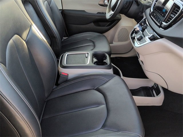 Used 2024 Chrysler Pacifica Touring-L image 30