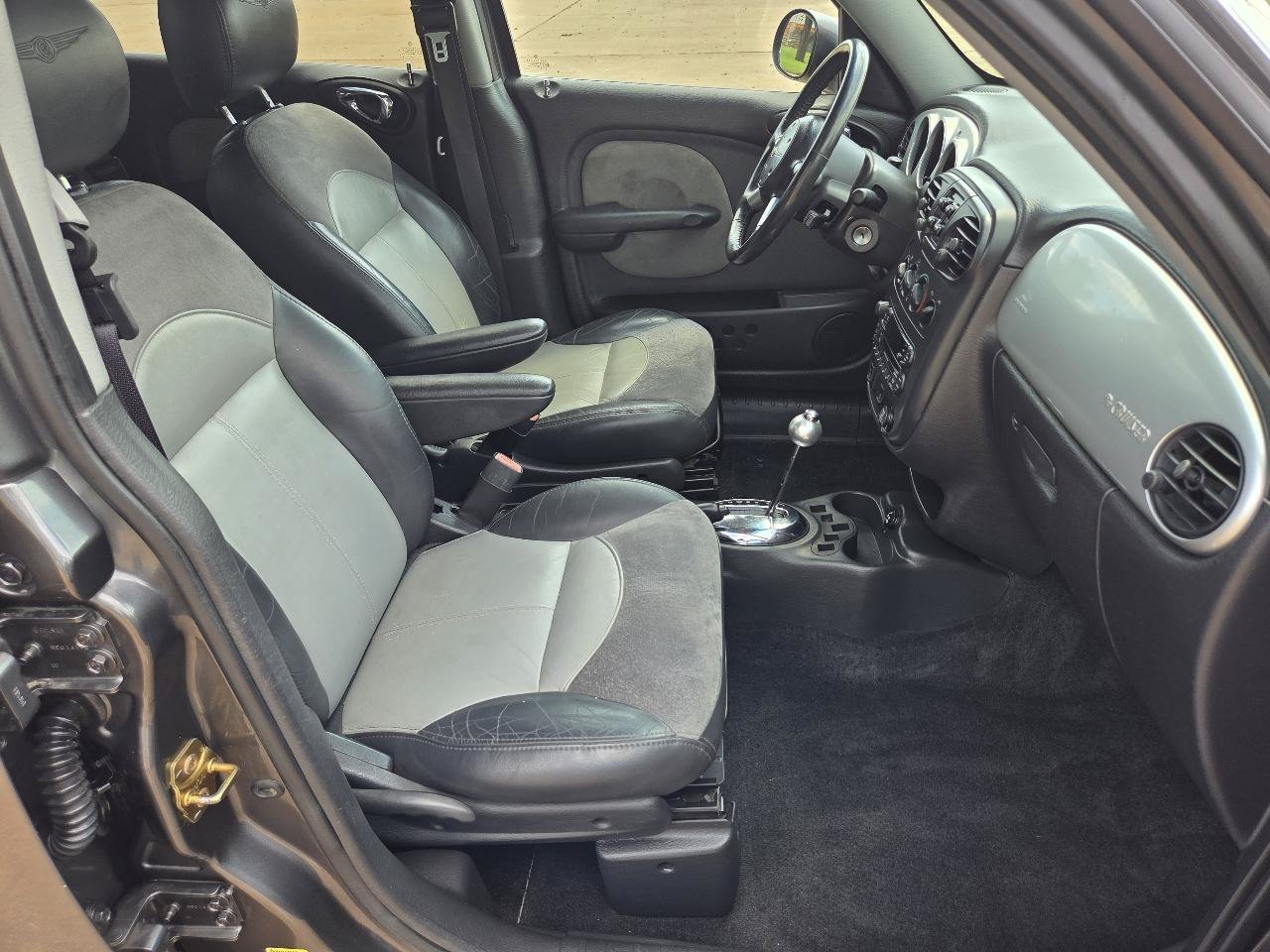 Used 2004 Chrysler PT Cruiser Limited FWD image 8