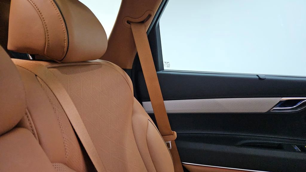 Used 2025 Genesis GV80 2.5T Prestige image 13