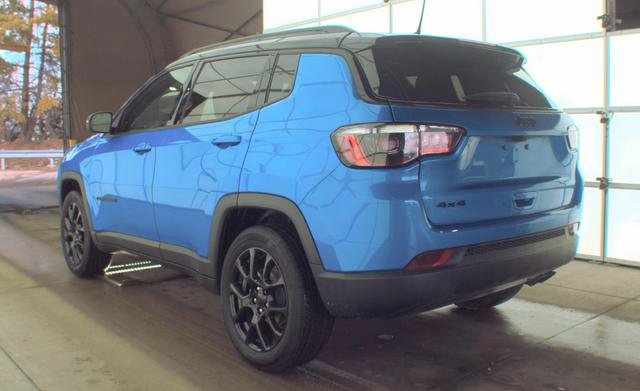Used 2022 Jeep Compass Altitude AWD/4WD image 11