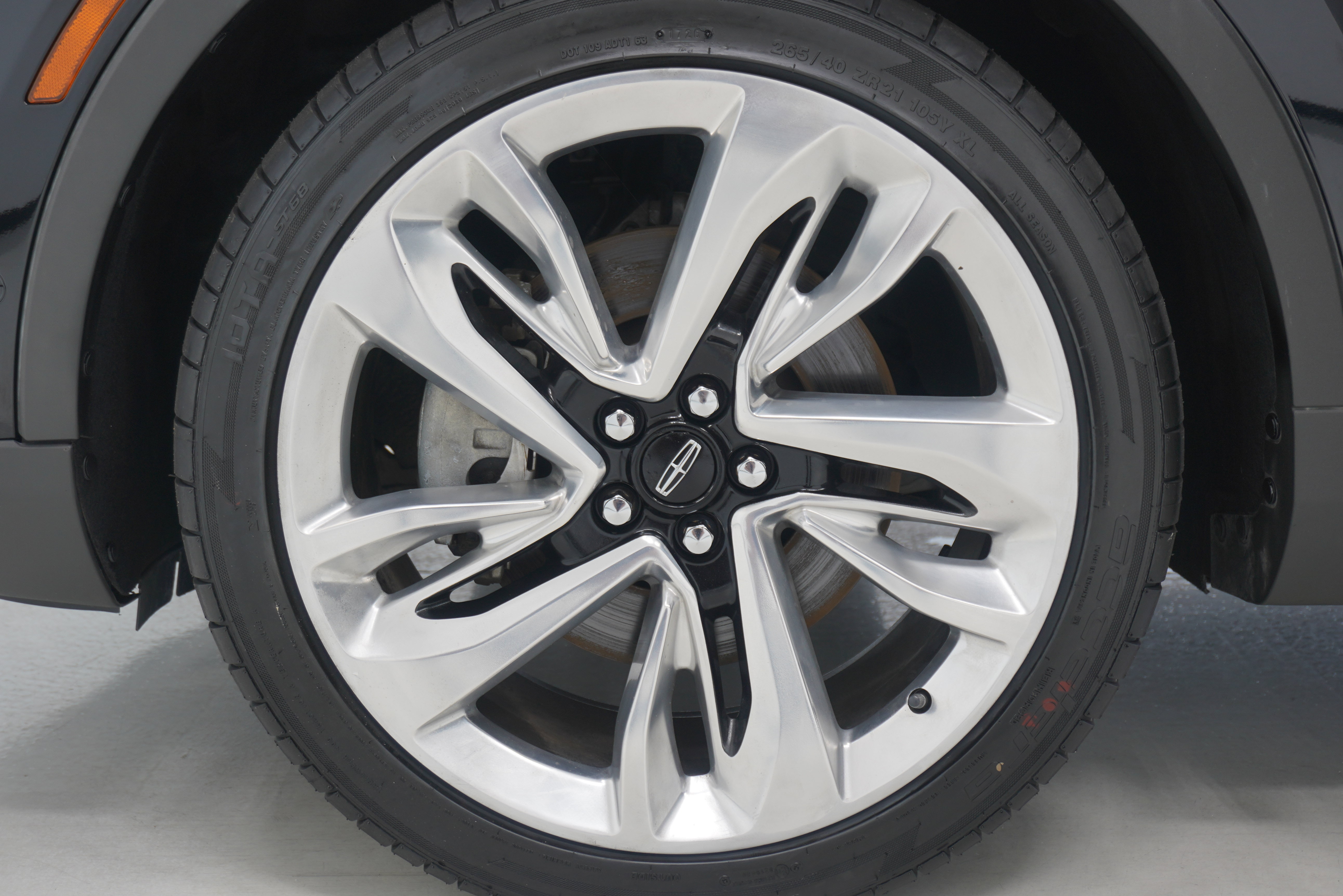 Used 2016 Lincoln MKX Reserve w/ Luxury Package FWD image 28