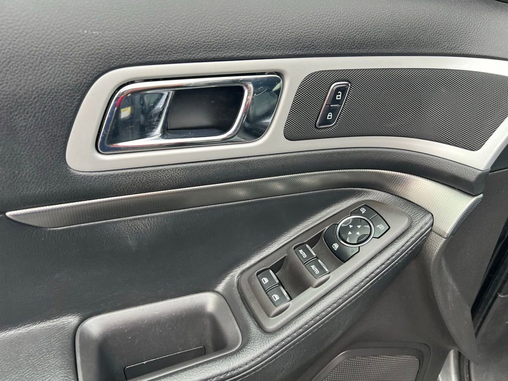 Used 2015 Ford Explorer XLT w/ Equipment Group 202A image 15