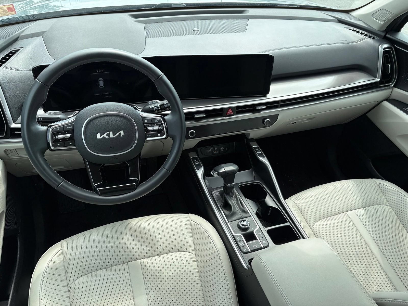 Used 2025 Kia Sorento S FWD image 12