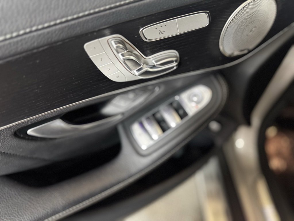 Used 2023 Mercedes-Benz GLC 300 4MATIC Coupe image 21