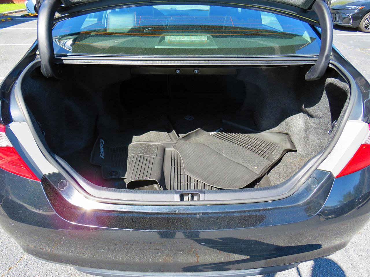 Used 2015 Toyota Camry SE FWD image 16