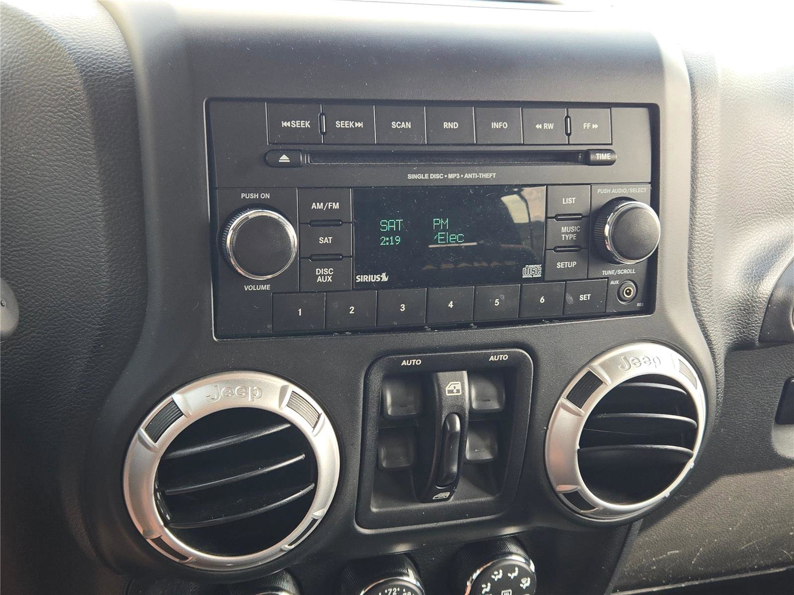 Used 2014 Jeep Wrangler Unlimited Sahara AWD/4WD image 23