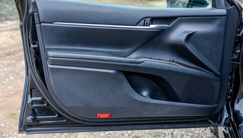 Used 2021 Toyota Camry SE image 25