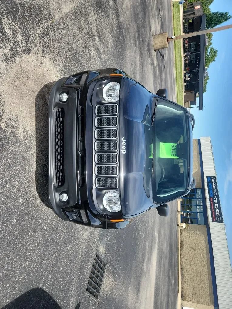 Used 2022 Jeep Renegade Latitude w/ Convenience Group AWD/4WD image 2