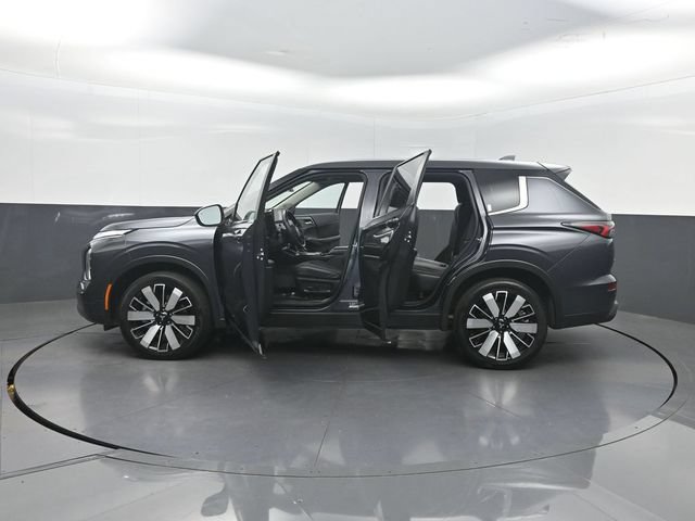 Used 2025 Mitsubishi Outlander SE FWD image 37