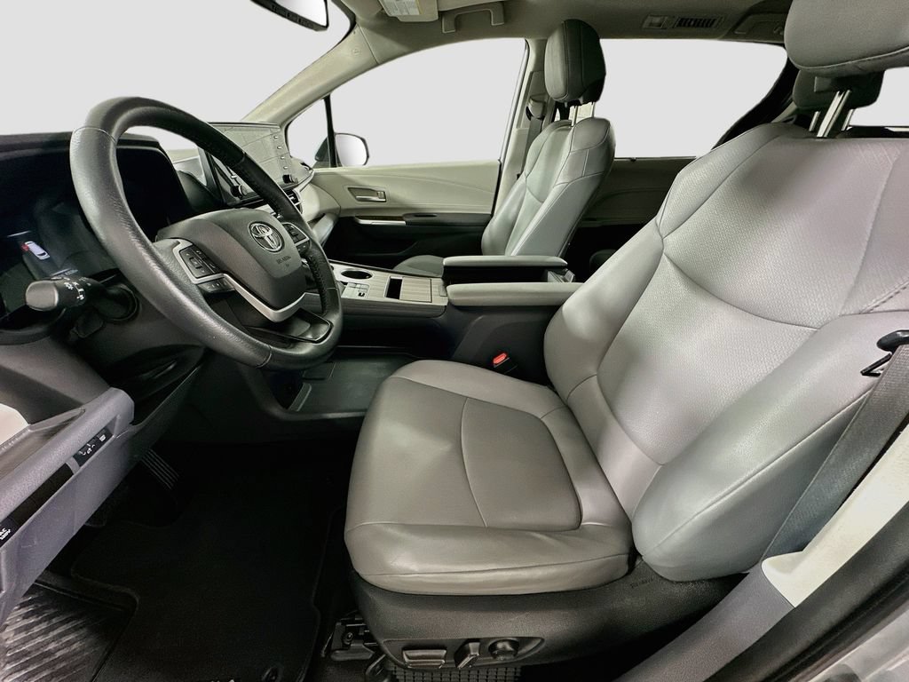 Certified 2022 Toyota Sienna XLE w/ XLE Plus Package AWD/4WD image 19