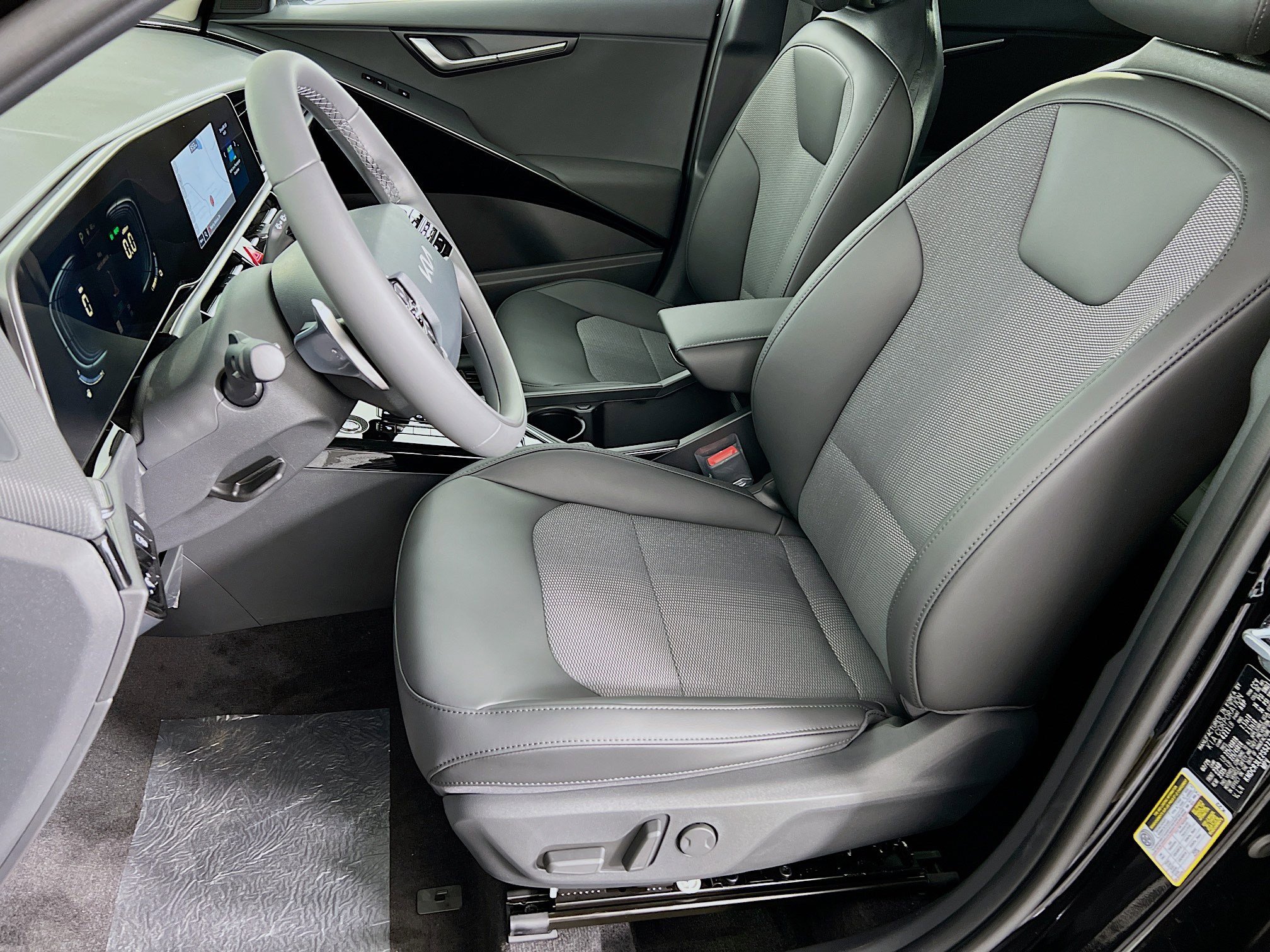 New 2025 Kia Niro EX Touring image 3