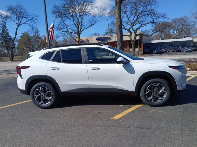 New 2026 Chevrolet Trax LT w/ Driver Confidence Package FWD image 3