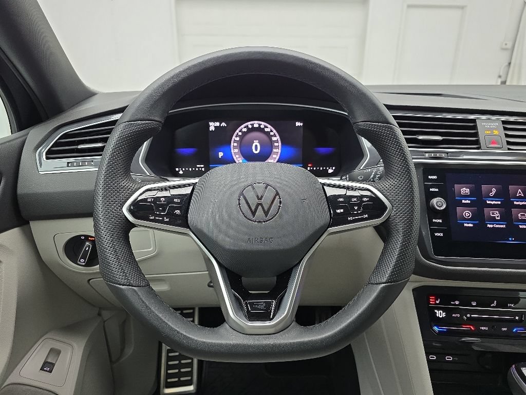 Used 2024 Volkswagen Tiguan SE R-Line AWD/4WD image 25