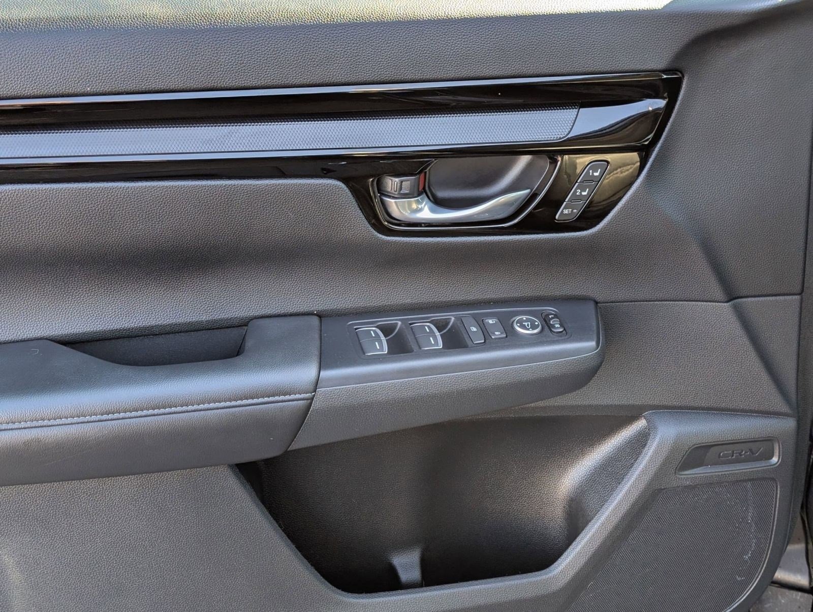 Used 2025 Honda CR-V EX-L image 14