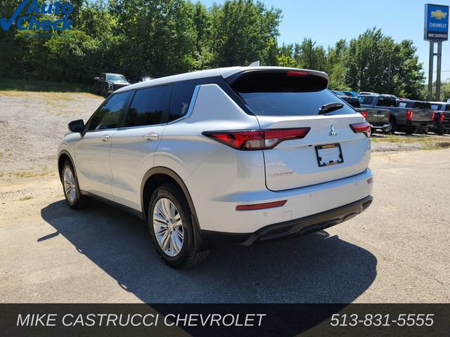 Used 2024 Mitsubishi Outlander ES AWD/4WD image 3