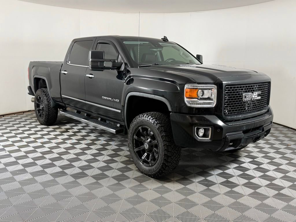 Used 2015 GMC Sierra 2500 Denali w/ Duramax Plus Package image 2