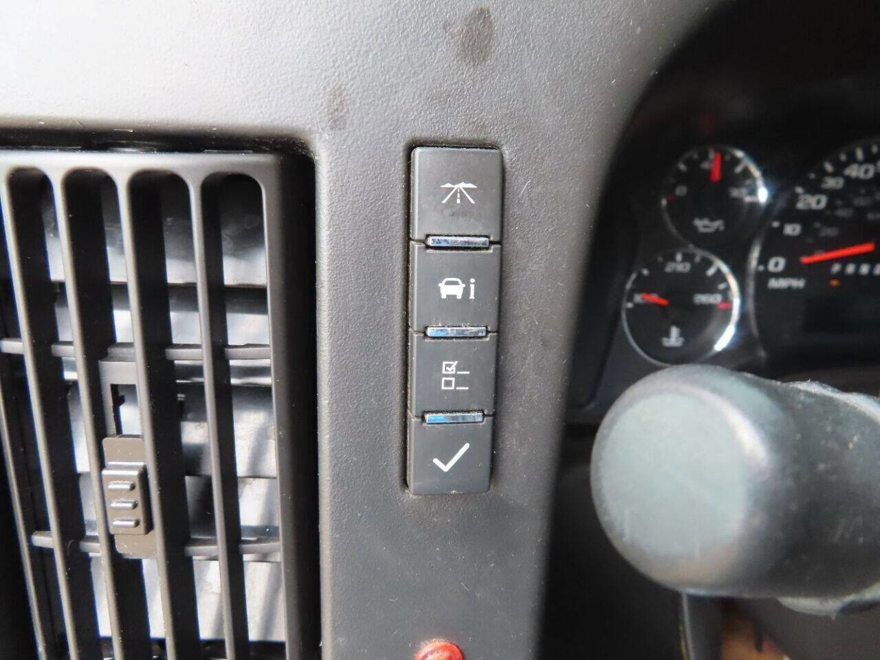 Used 2015 Chevrolet Express 2500 image 18