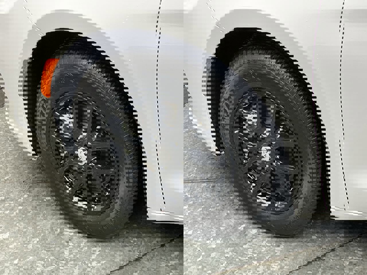 Used 2025 Chrysler Pacifica Select image 31