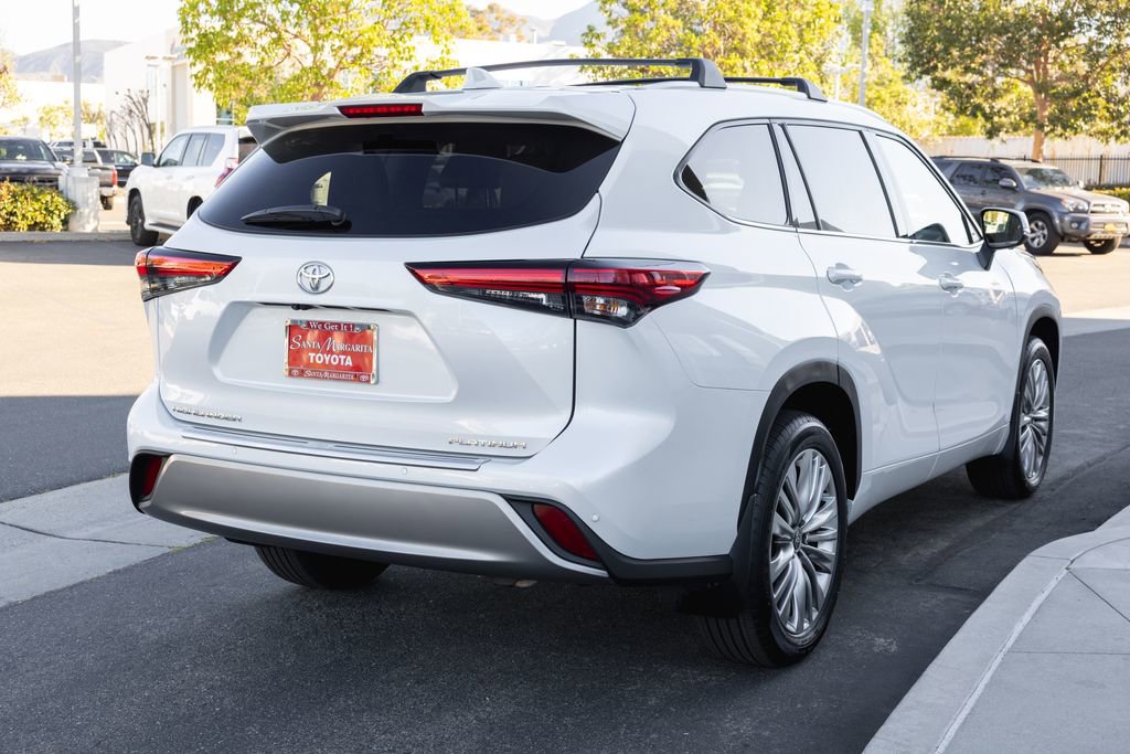 Used 2023 Toyota Highlander Platinum image 5