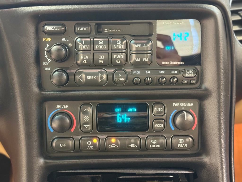 Used 2002 Chevrolet Corvette Convertible w/ Preferred Equipment Group2 RWD image 28