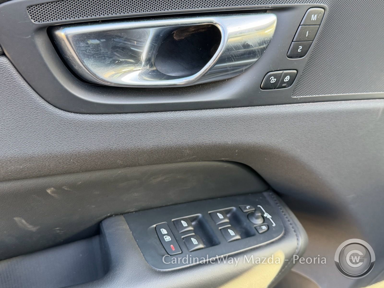 Used 2025 Volvo XC60 B5 Plus AWD/4WD image 11