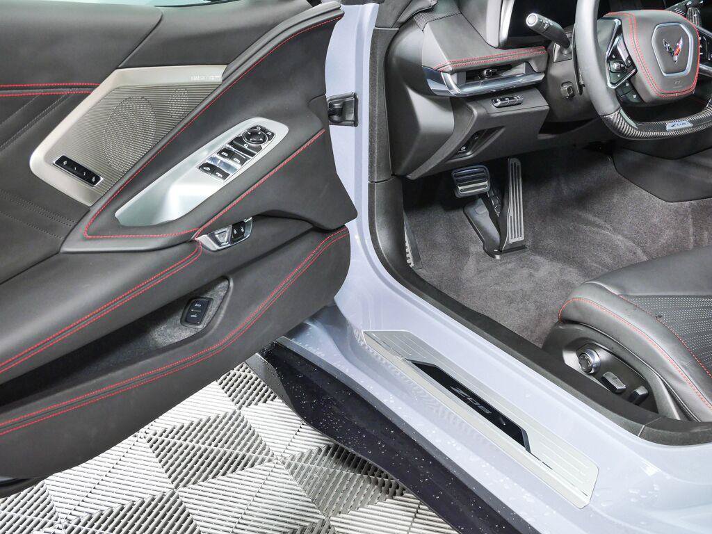 Used 2024 Chevrolet Corvette Z06 RWD image 8